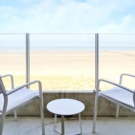 Attic In By The Beach, Cleaning Included Lägenhet *